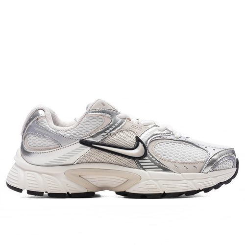 Womens V5 RNR Summit White Light Orewood Brown Sail Black