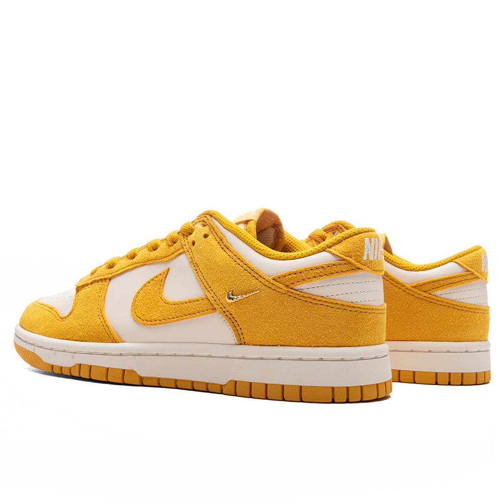 Womens Dunk Low Pale Ivory Dark Sulfur Sail