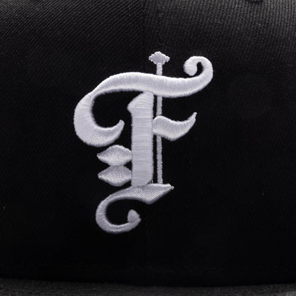 Feature x New Era Old English Scottsdale Fitted Black Snow Grey