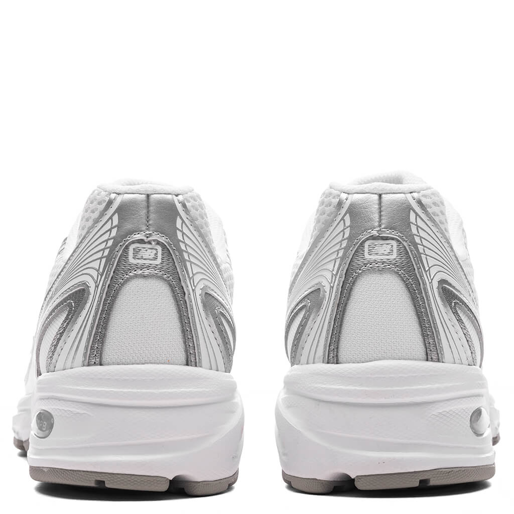 740 White Silver Metallic Reflection