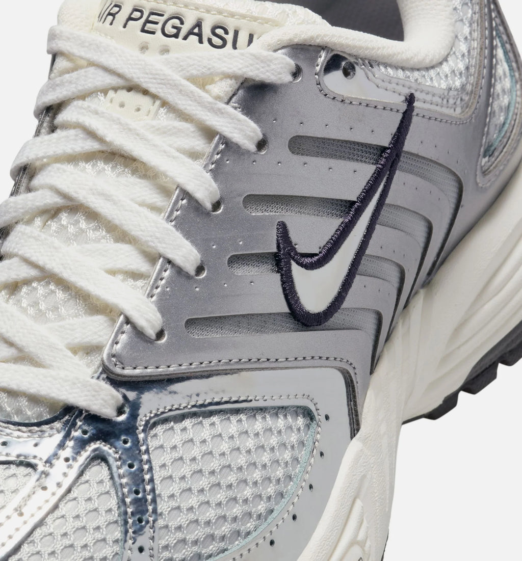 Air Pegasus 2K5 Chrome Womens Lifestyle Shoe Photon Dust Chrome Gridiron Sail