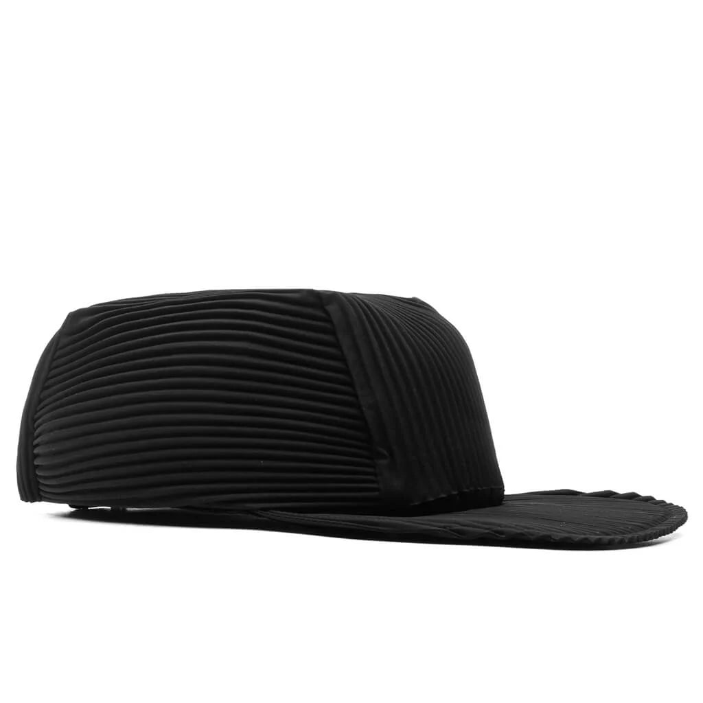 Pleats Cap Black