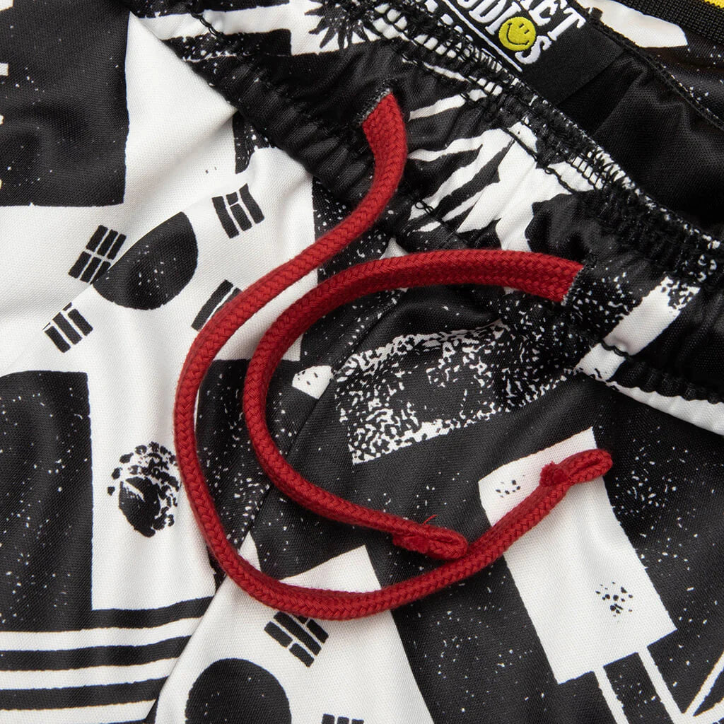 Smiley International Flags Soccer Shorts White