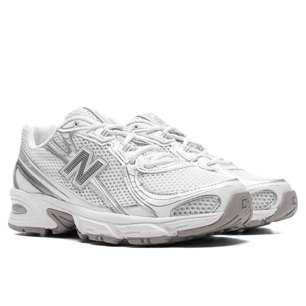 740 White Silver Metallic Reflection