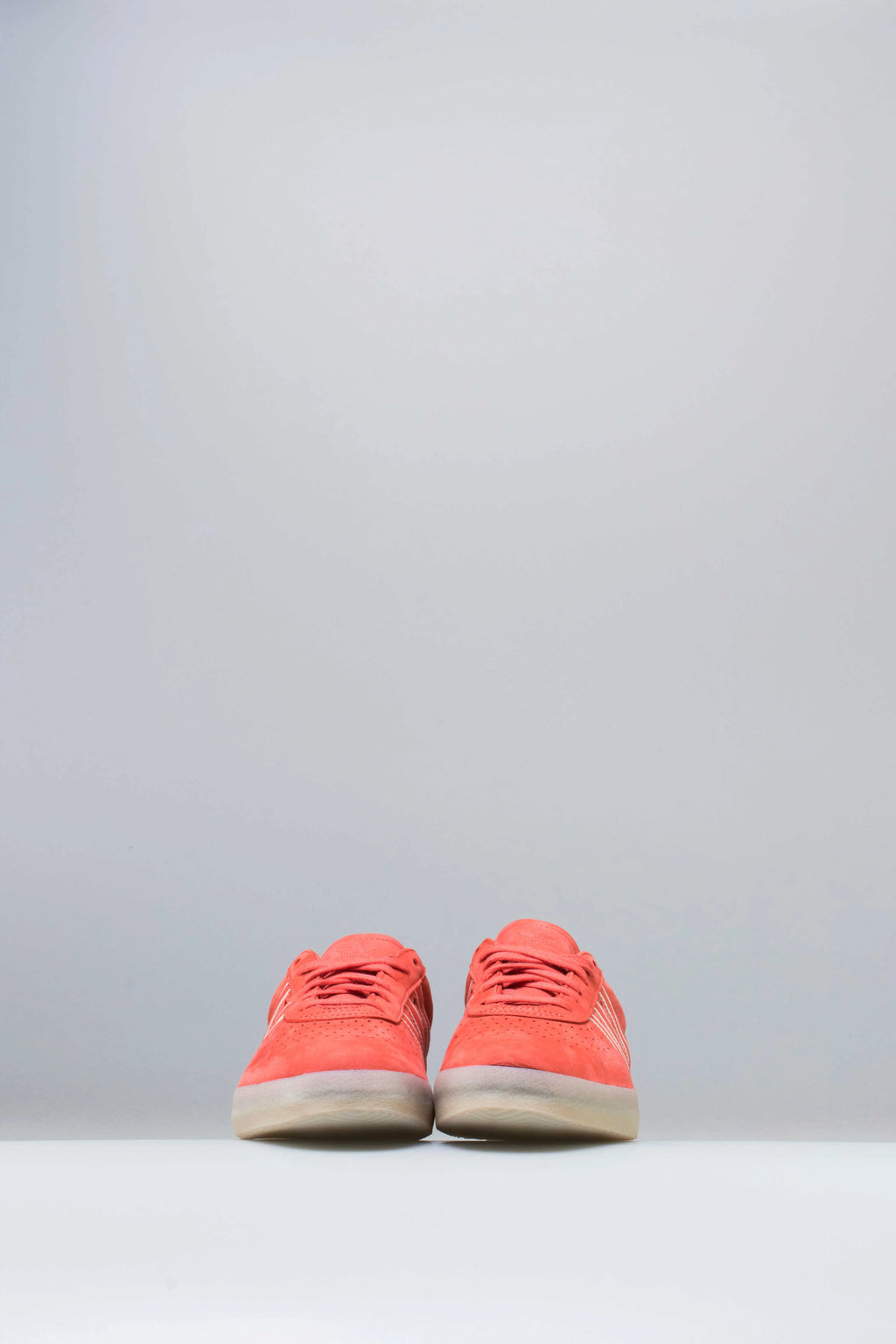 Oyster Holdings 350 Mens Shoes Trace Scarlet Chalk White Gold Metallic