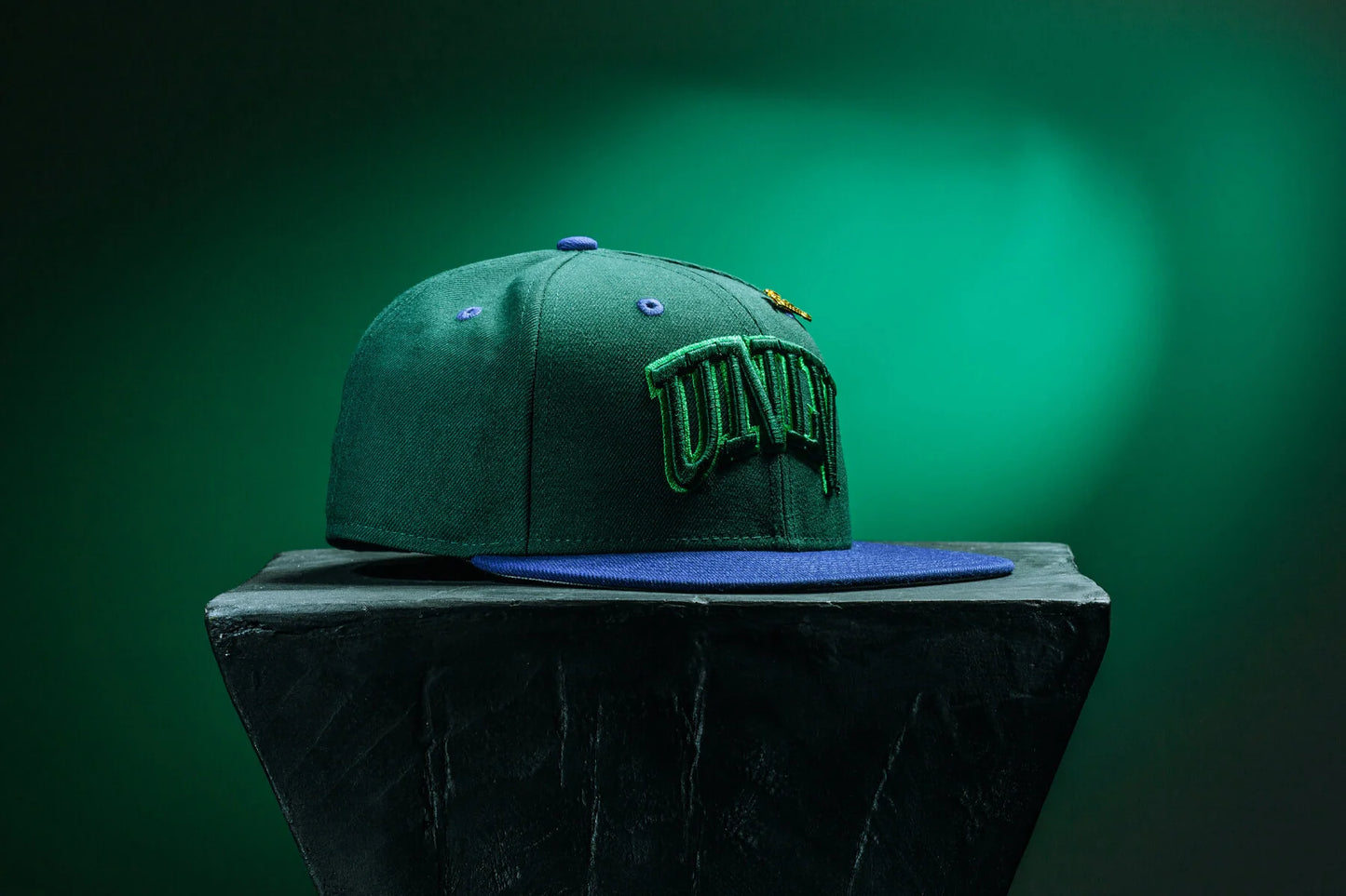 Feature x New Era Timepiece UNLV Rebels Fitted Green Royal